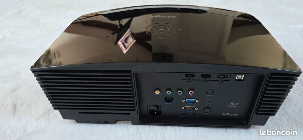 Projecteur DLP Full HD Infocus en bon &eacute;tat Photos/Video/TV