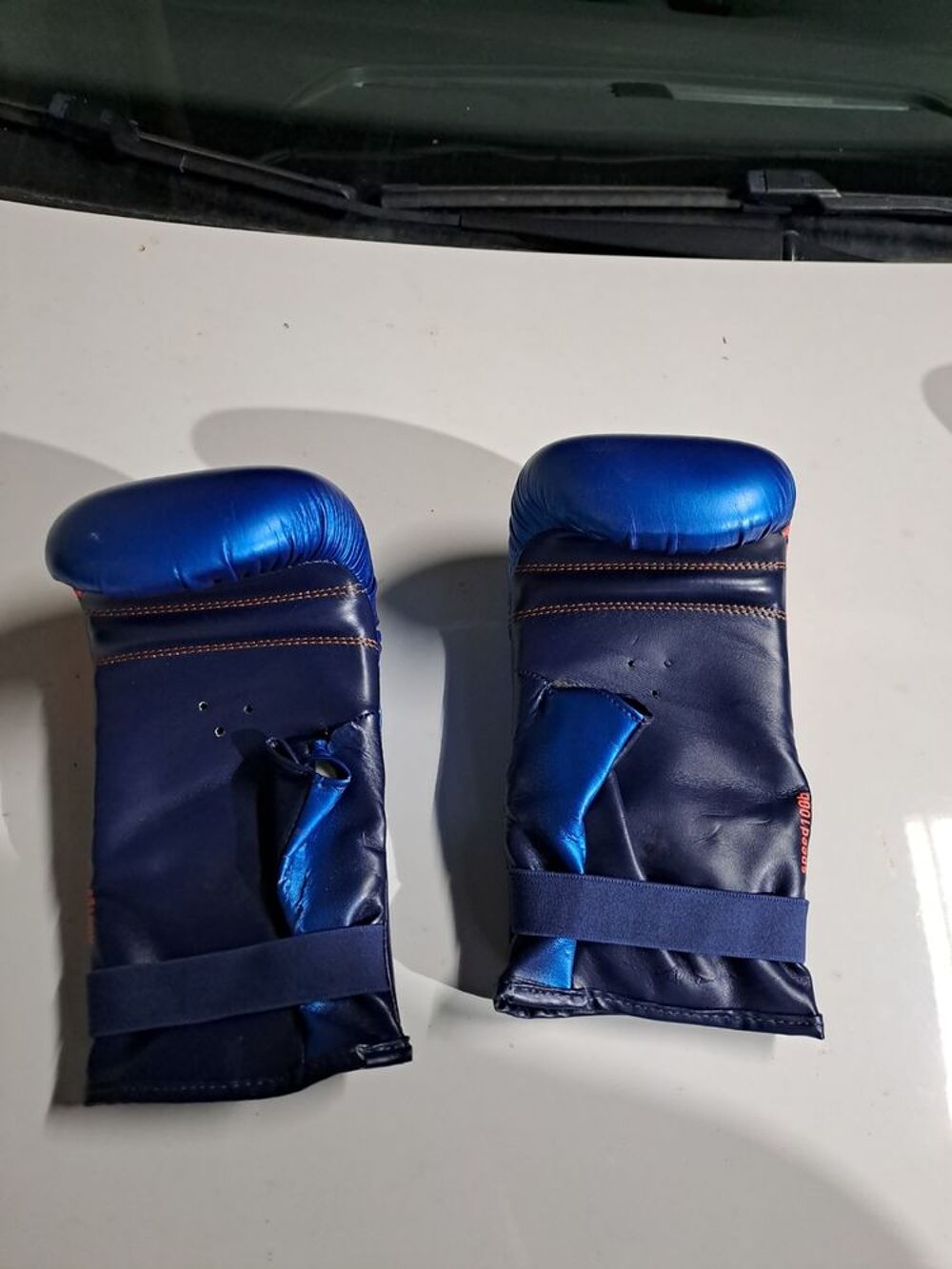 Gants de boxe Adidas bleus ? Tr&egrave;s bon &eacute;tat Sports