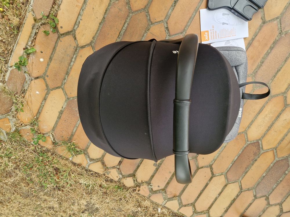 Si&egrave;ge auto b&eacute;b&eacute; Joie avec bases isofix Puériculture