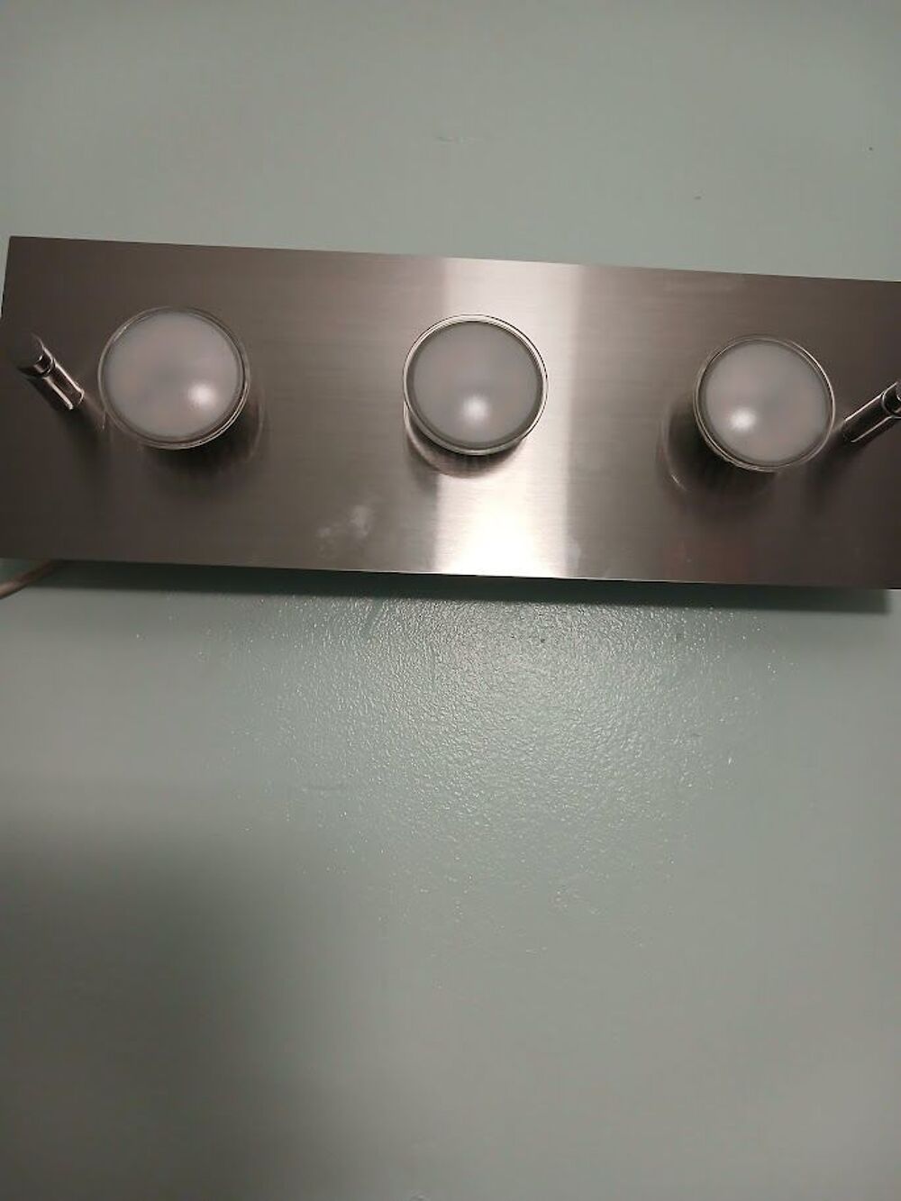 PLAFLONNIER AVEC 3 LAMPES LEDS Décoration