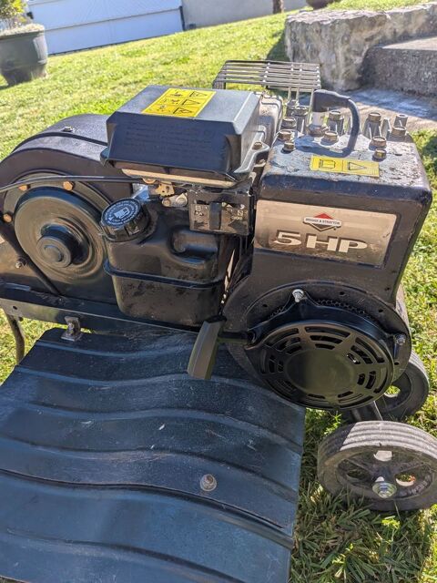 Motoculteur BRIGGS STRATTON 5 HP
160 Ch�teaubernard (16)