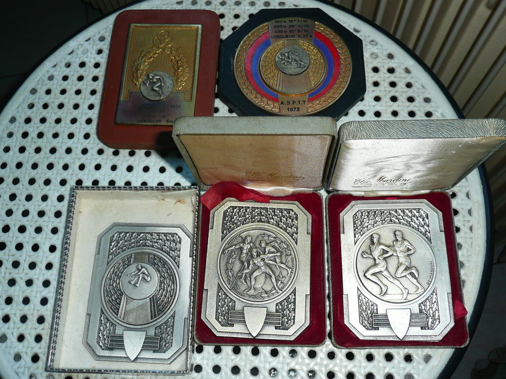Gros lot de m&eacute;dailles sportive 26 m&eacute;dailles 