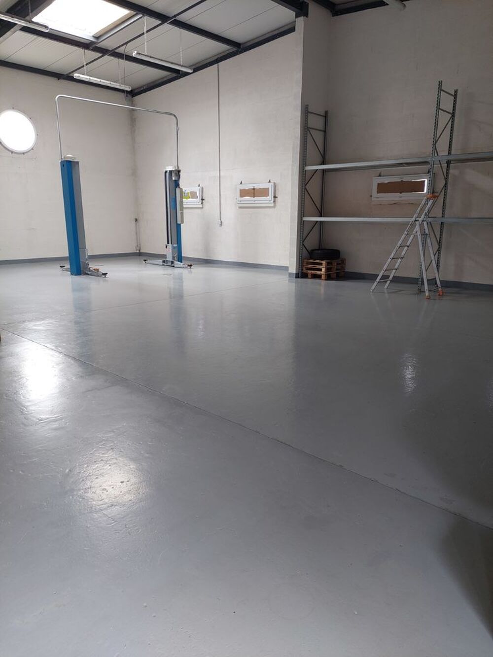 Location Atelier bâtiment de 2012 en structure béton de 160 M2 Golbey