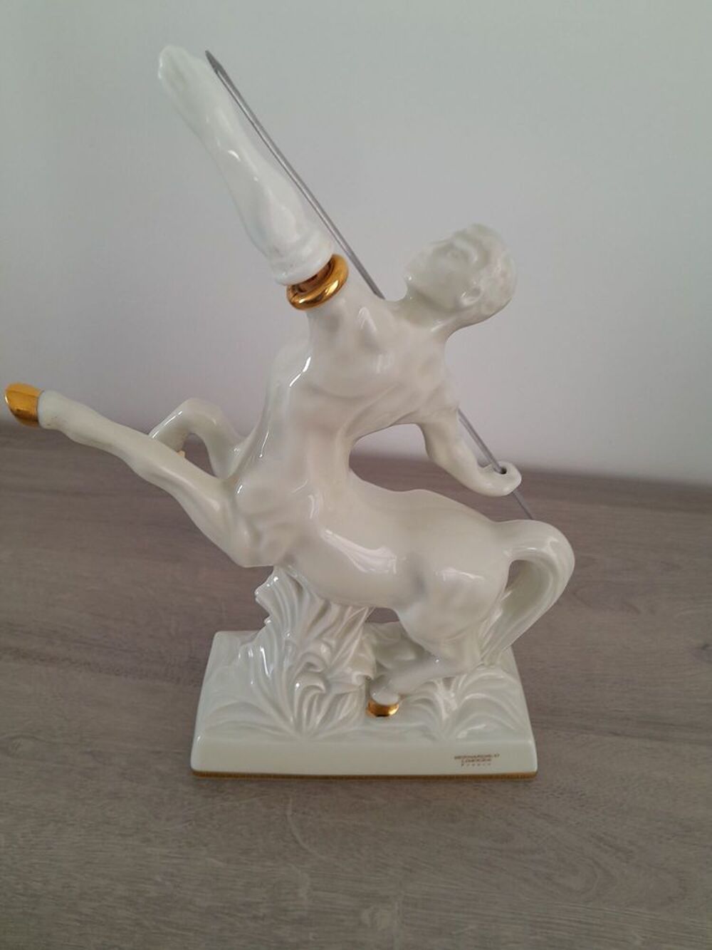 CENTAURE VIDE REMY - MARTIN EN PORCELAINE TEL / 0627473514 