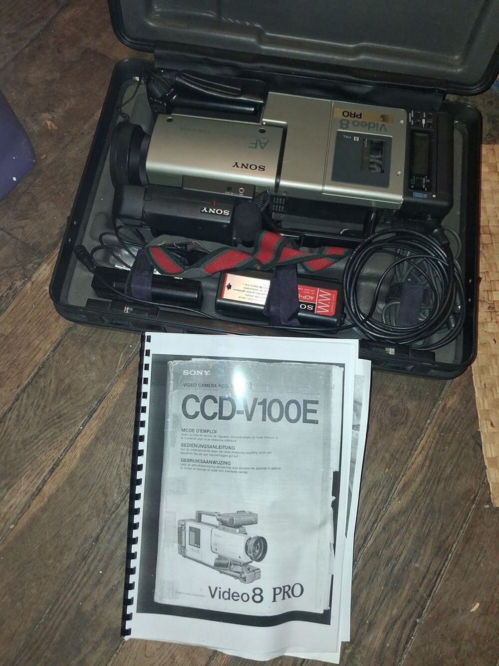 Super 8 Pro Cam&eacute;ra, 107eur 
Comme neuve svp...
Merci bien. Audio et hifi