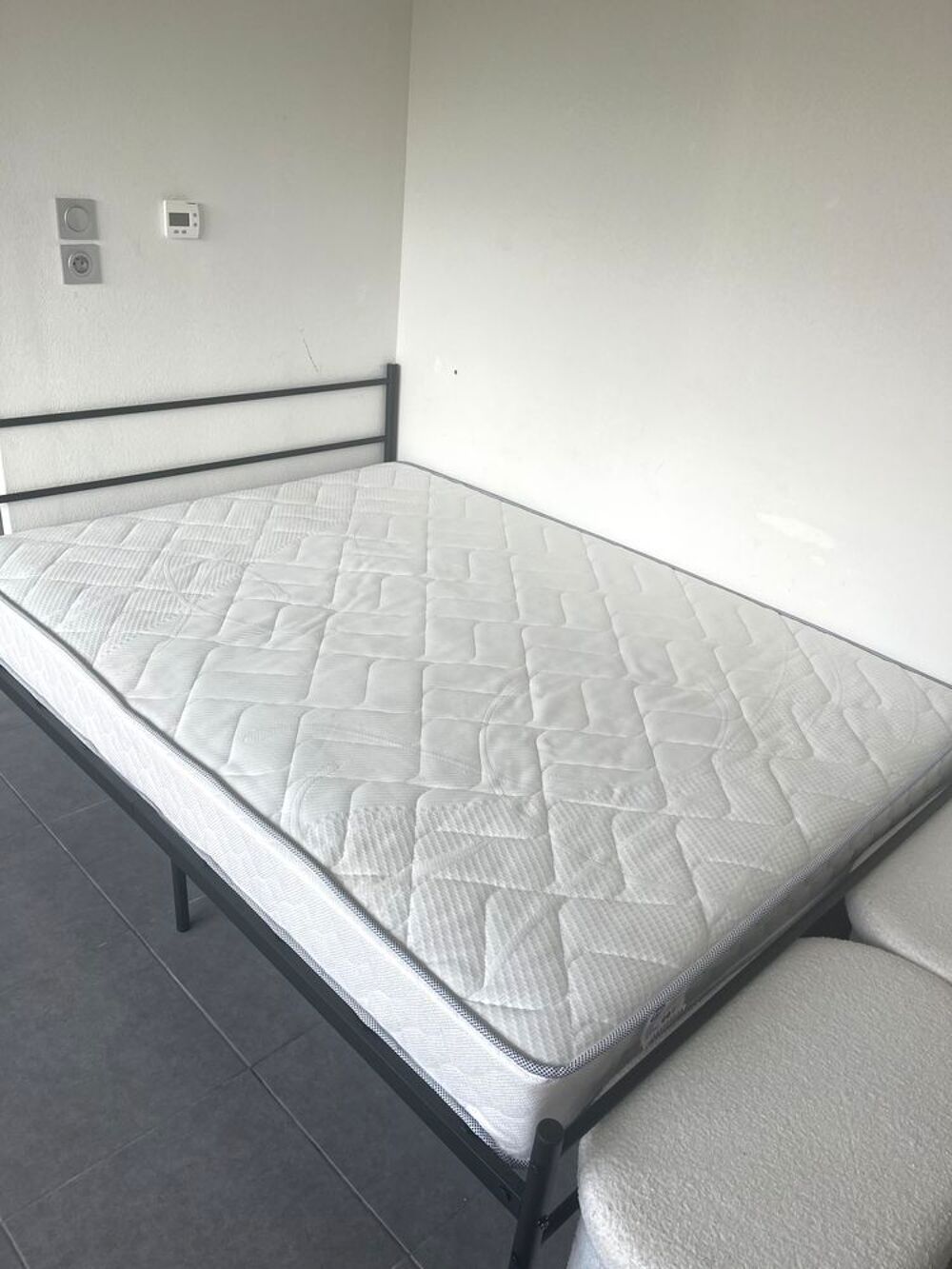 Matelas + sommier en tr&egrave;s bon &eacute;tat Meubles