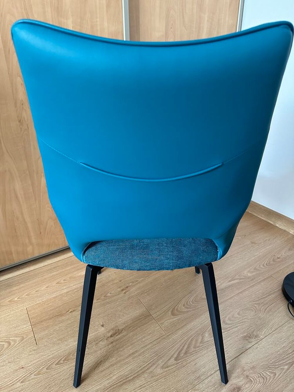 Ensemble de 6 chaises design pieds m&eacute;tal noir FURTIF Meubles