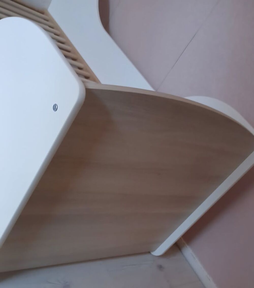 Lit enfant avec chevet blanc et cr&egrave;me Mobilier enfants