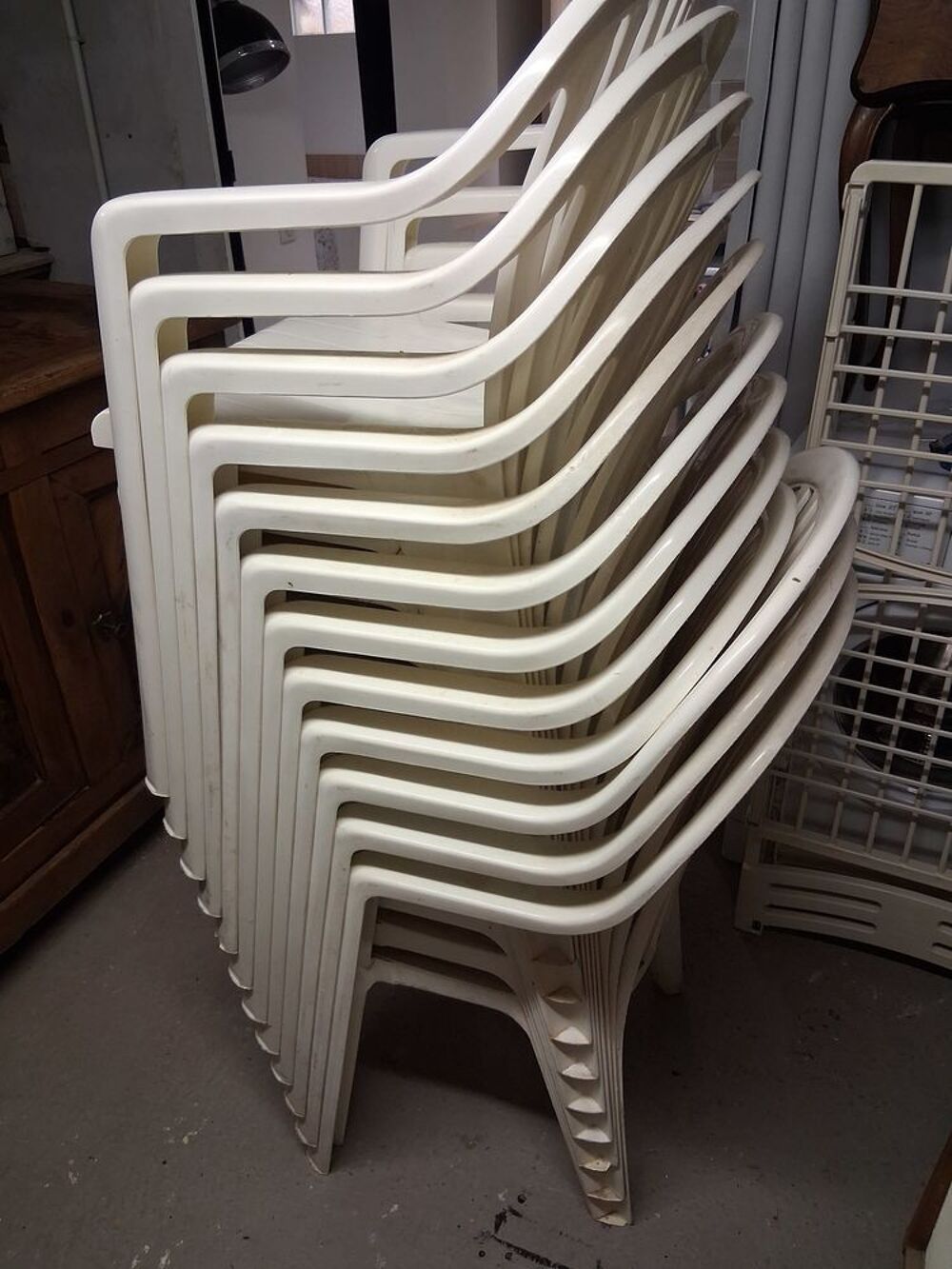 12 chaises en plastiques d ext&eacute;rieur Jardin