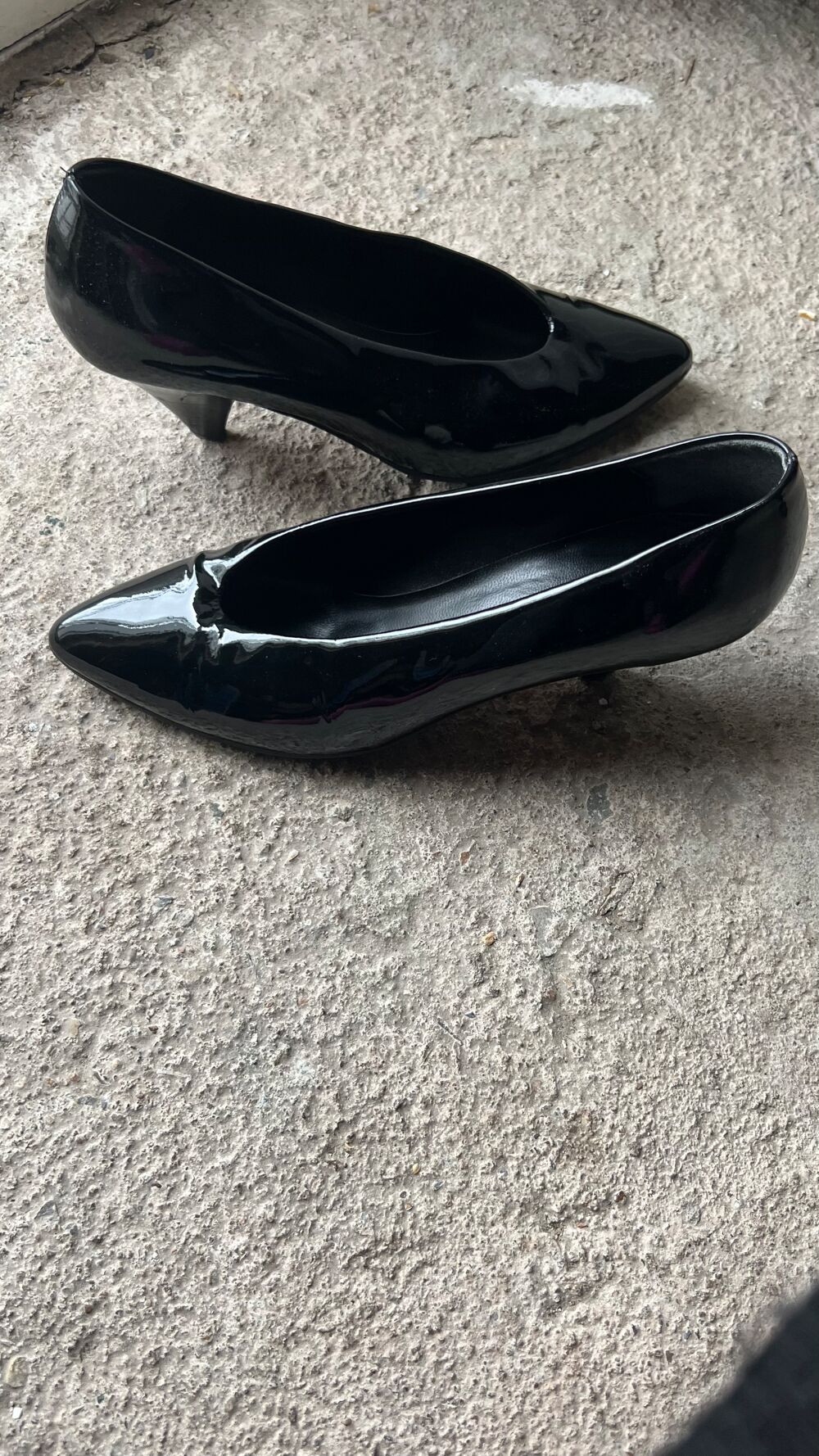 CHAUSSURES ESCARPINS NOIRS VERNIS Chaussures