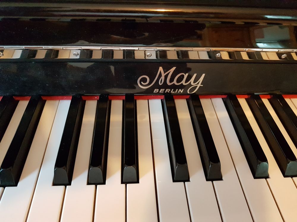 piano droit MAY laqu&eacute; noir 121 cm Instruments de musique