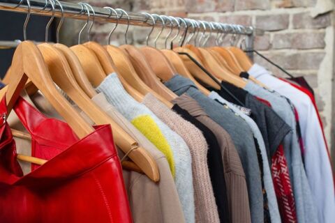 MAGASIN DE PRET-&Agrave;-PORTER IMPORTANT A CEDER SECTEUR ALES 224000 30100 Ales