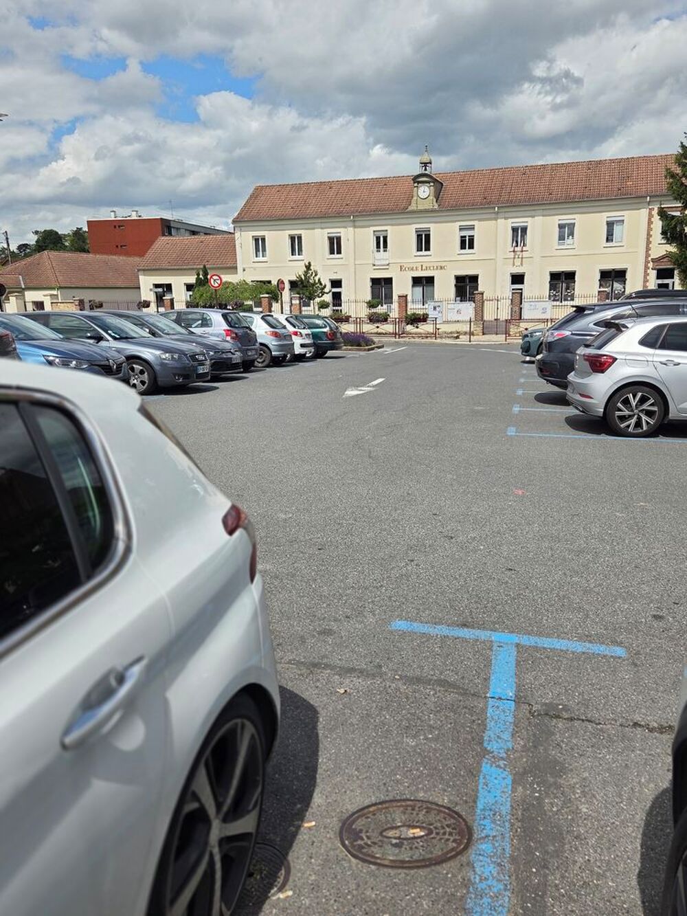 Location Autre LOCAL 180 M2 TOUS COMMERCES Gretz-armainvilliers