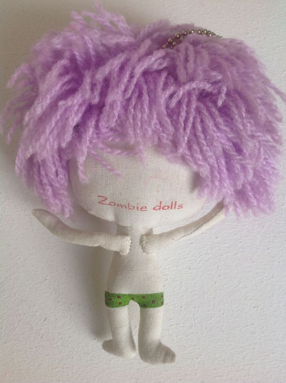 POUP&Eacute;E GRI GRI ZOMBIE DOLLS CHEVEUX VIOLET Envoi Possible
Jeux / jouets