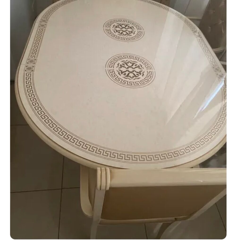 Salle &agrave; manger + 6 chaises Meubles