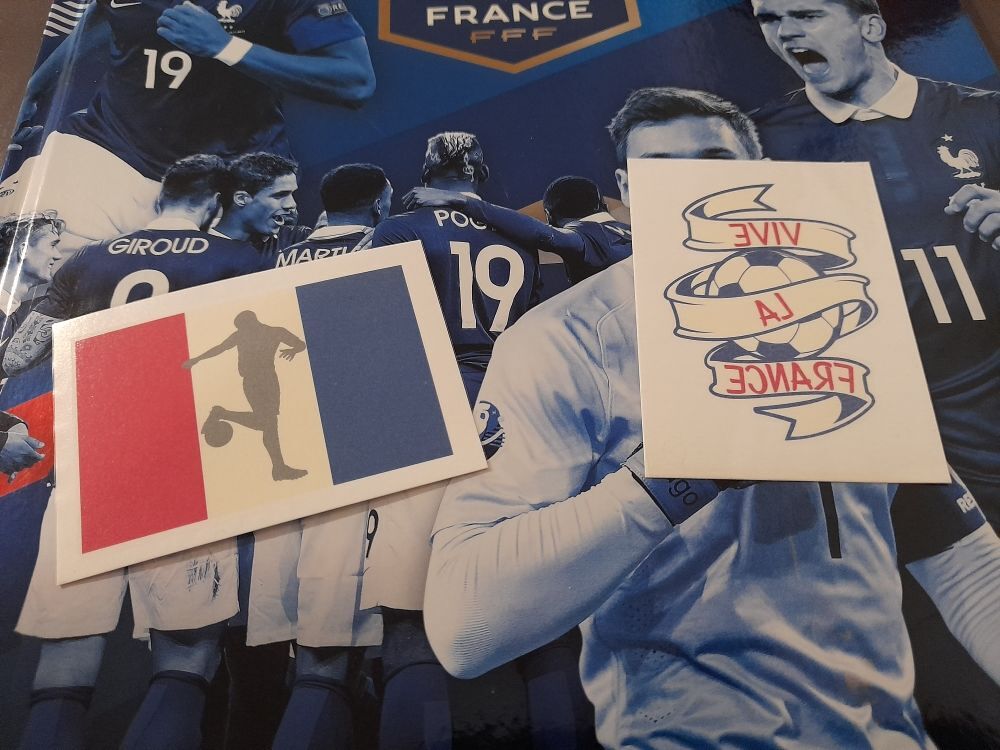 album de foot Panini Fiers d'&ecirc;tre bleus avec 2 tatouages Livres et BD