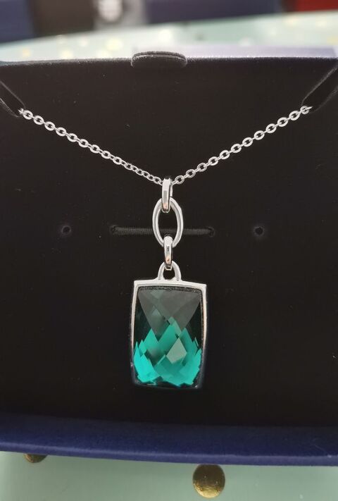 Collier pendentif SWAROVSKI 60 Le Ban-Saint-Martin (57)