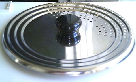 Couvercle passoire inox multi-tailles 16  22,5 cm, tbe
4 Villeurbanne (69)