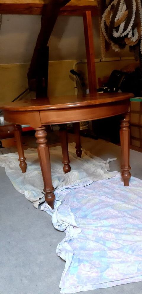 TABLE EN BOIS MASSIF (CH�NE) PRIX A DEBATTRE
1300 Pontcharra (38)