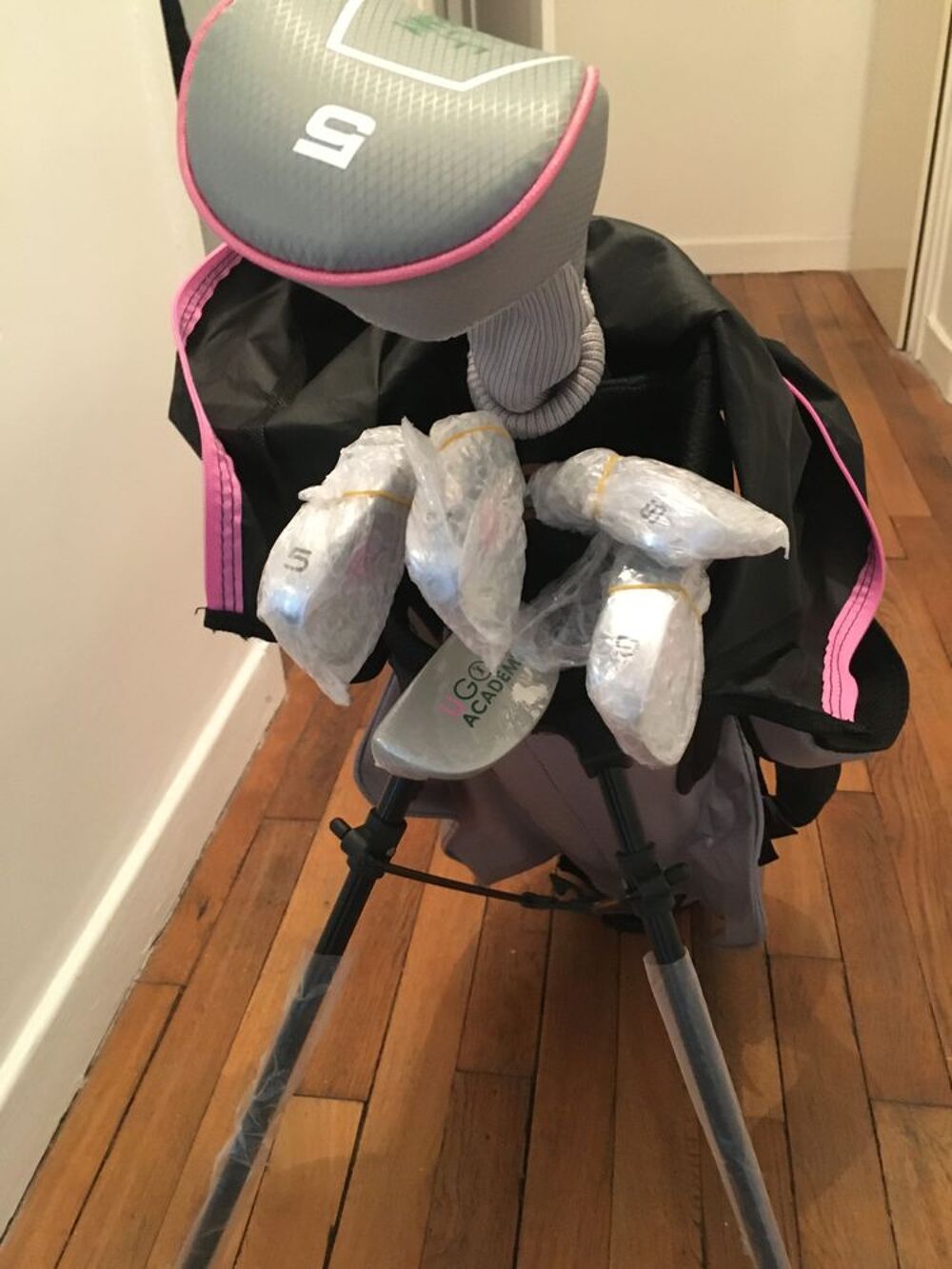 Sac de golf Femme NEUF avec clubs et accessoires. Sports