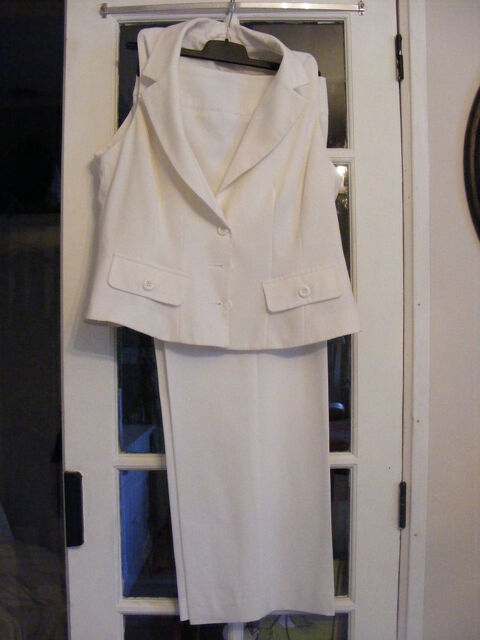 Pantalon et gilet en excellent état couleur écru 10 Saint-Saturnin-lès-Apt (84)