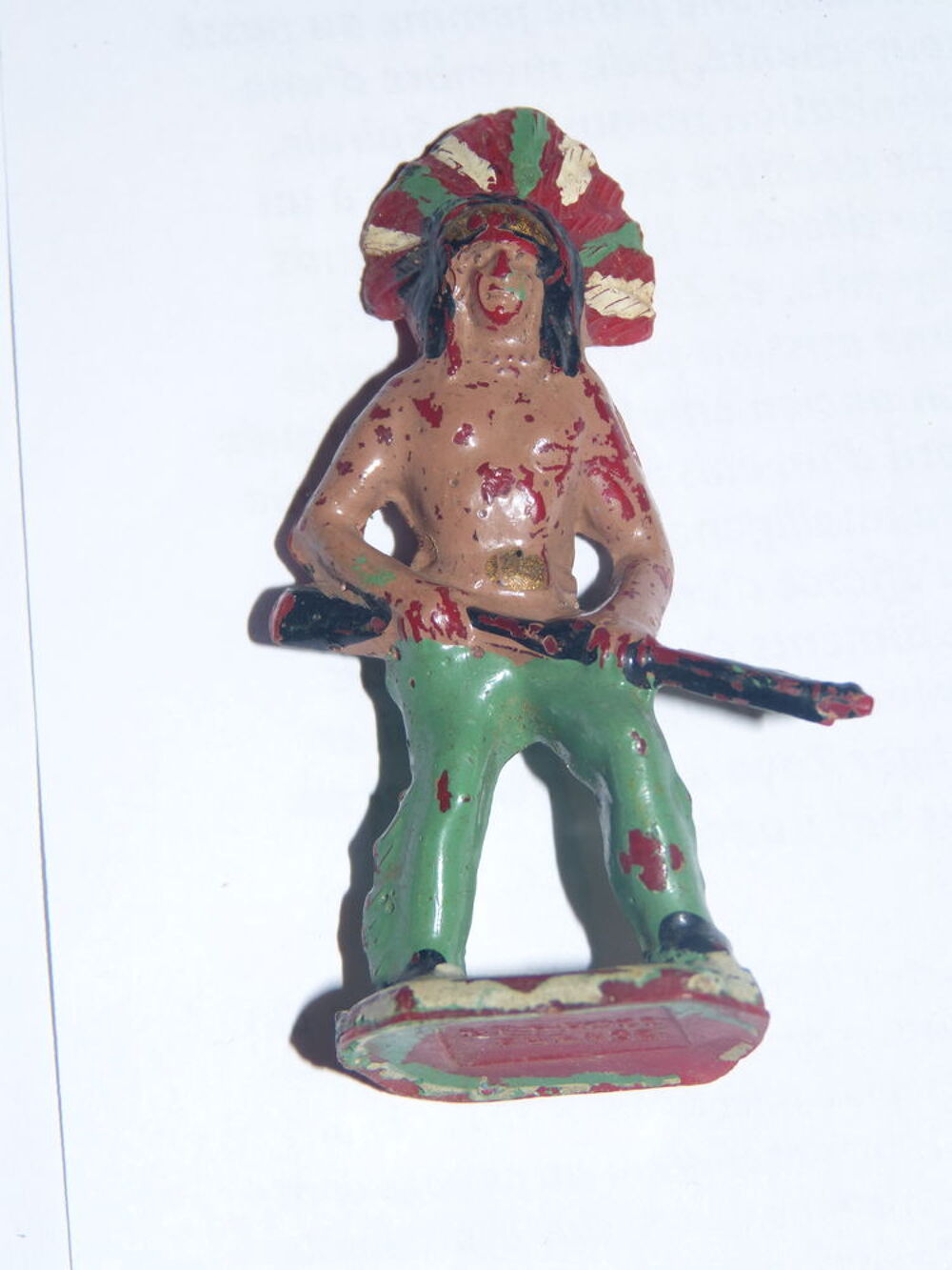 CHEF INDIEN AU FUSIL marqu&eacute; R F FRANCE 