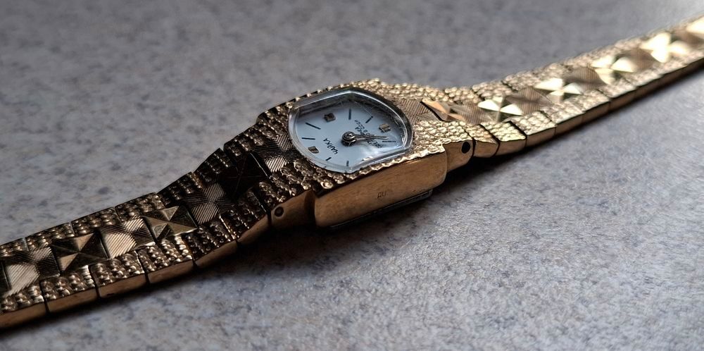 Montre femme plaqu&eacute;e or Bijoux et montres