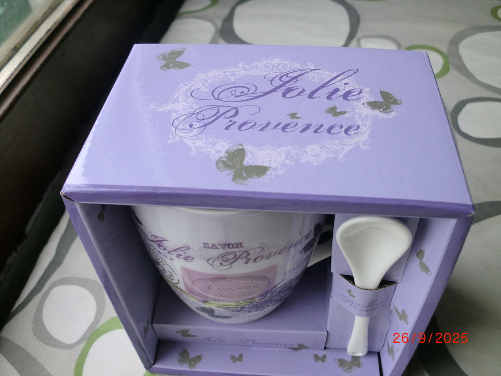 Mug et cuill&eacute;re jolie de provence Electromnager