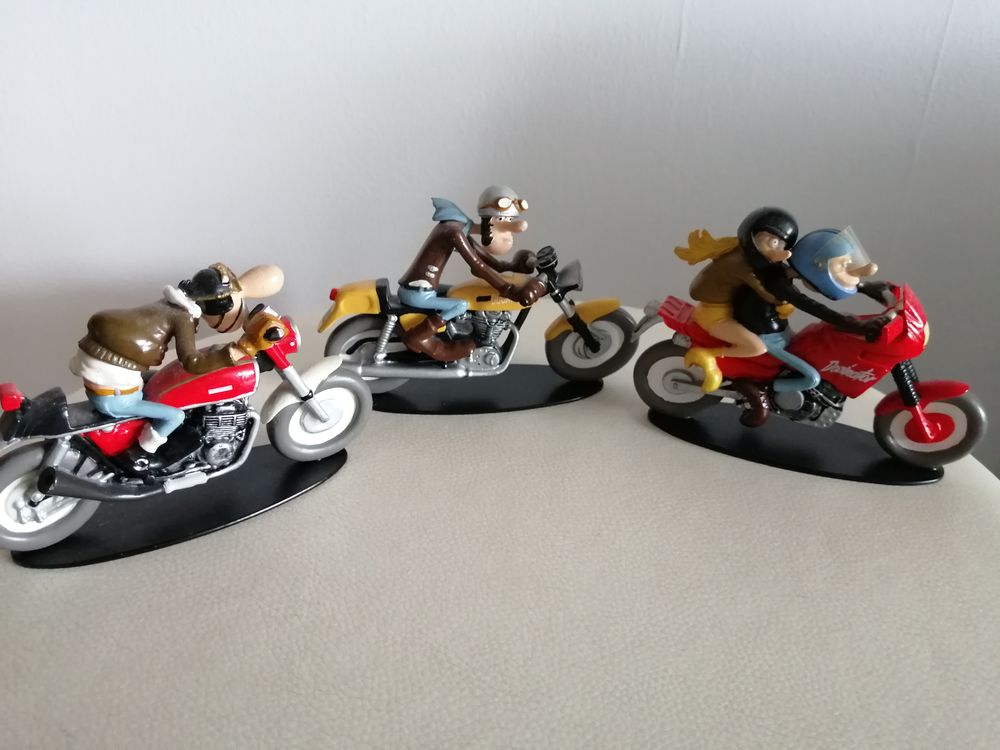  Collection de 16 Figurines Joe Bar Team.
