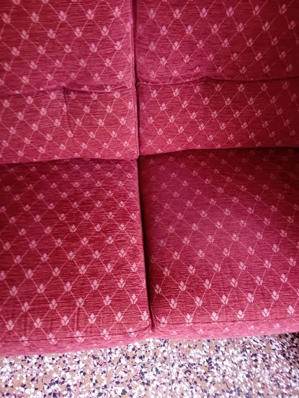 Canap&eacute; et fauteuil assorti tr&egrave;s bon &eacute;tat Meubles