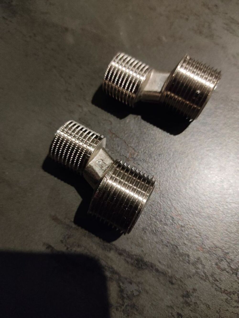 Raccords excentr&eacute;s neufs Bricolage