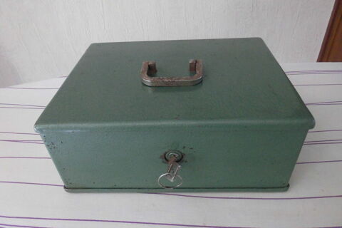 Caisse en m�tal verte avec cl� 15 Campagne-l�s-Hesdin (62)
