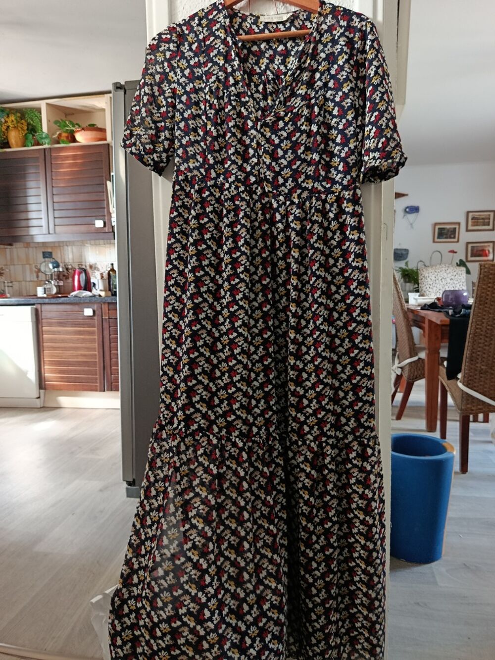 Robe longue fleurie manches courtes Vêtements
