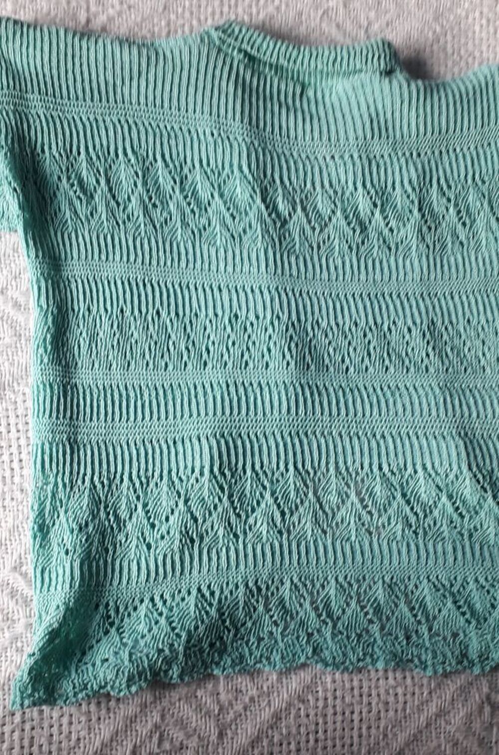 GILET court tricot, T. 42, marque BINA Vtements