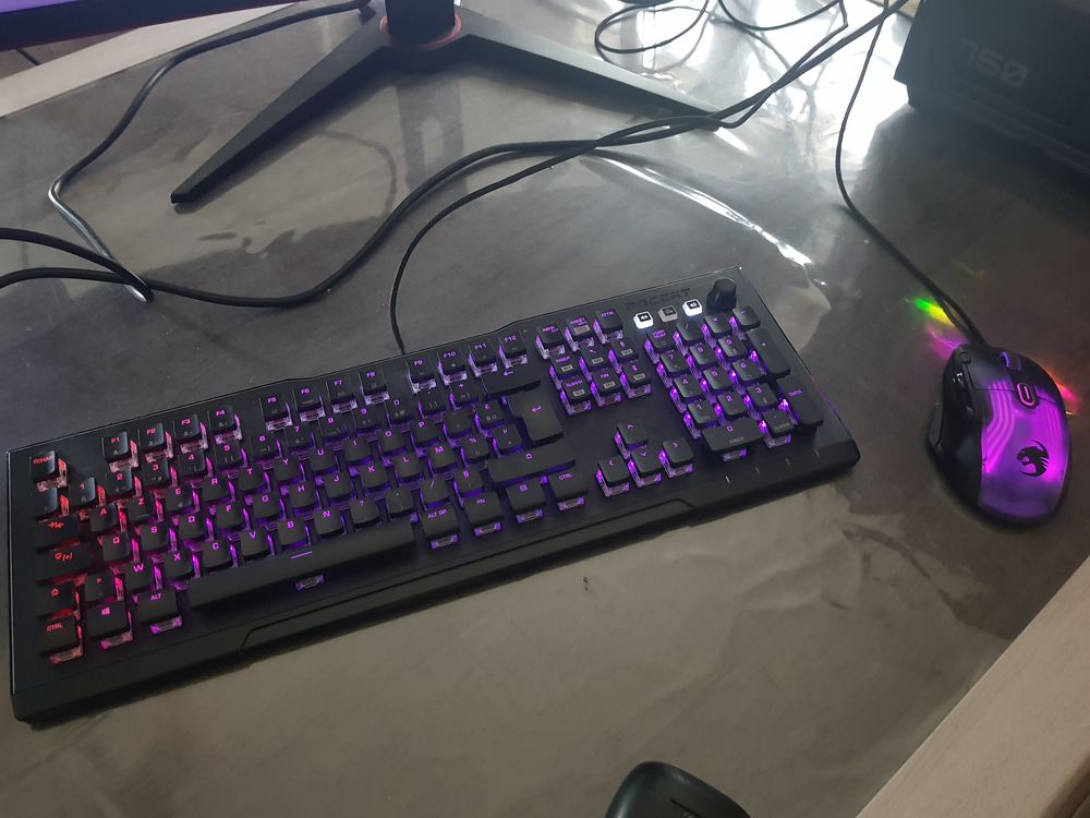Clavier Roccat Vulcan 121 AIMO Switch Titan Speed + Souris R Matériel informatique