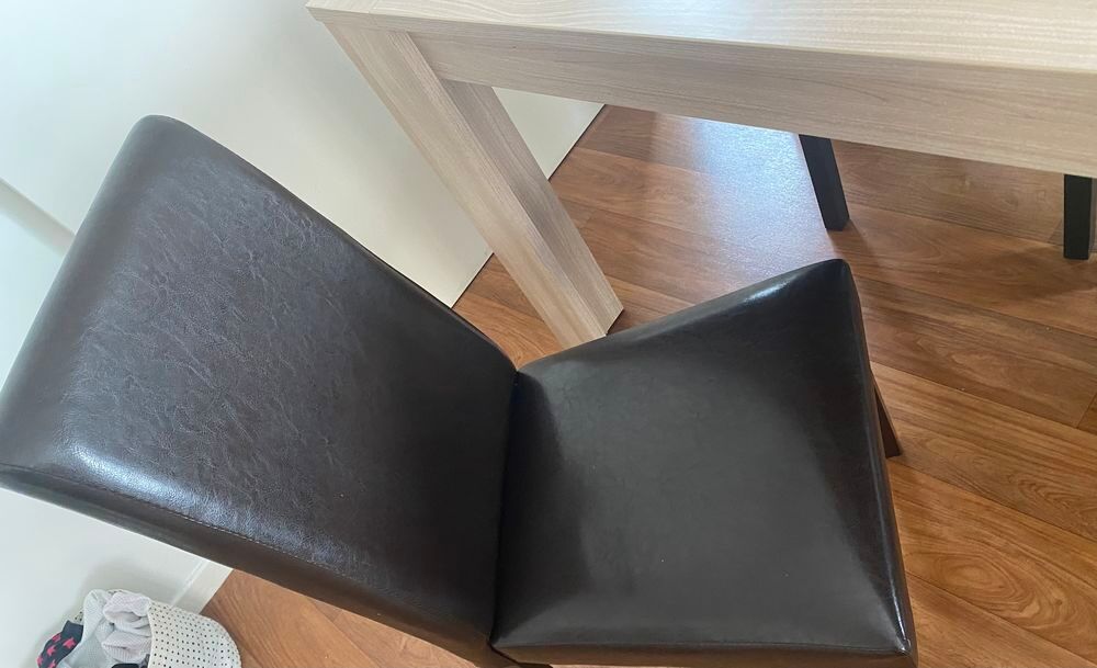 table Conforama NAMUR +4 chaises Meubles