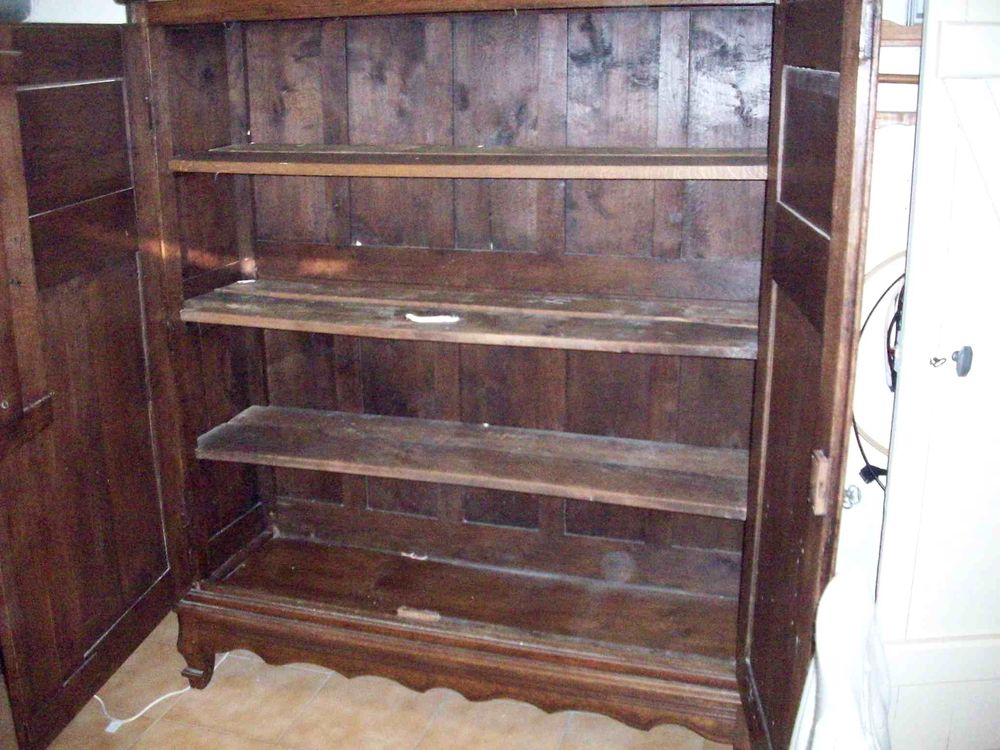 Armoire ancienne . Meubles