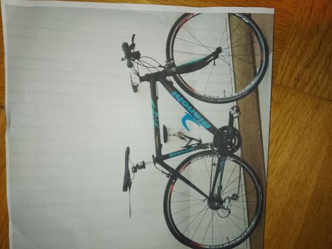 deux vlos,un course bianchi carbone,puis un VTT gitane 1550 Bourseville (80)