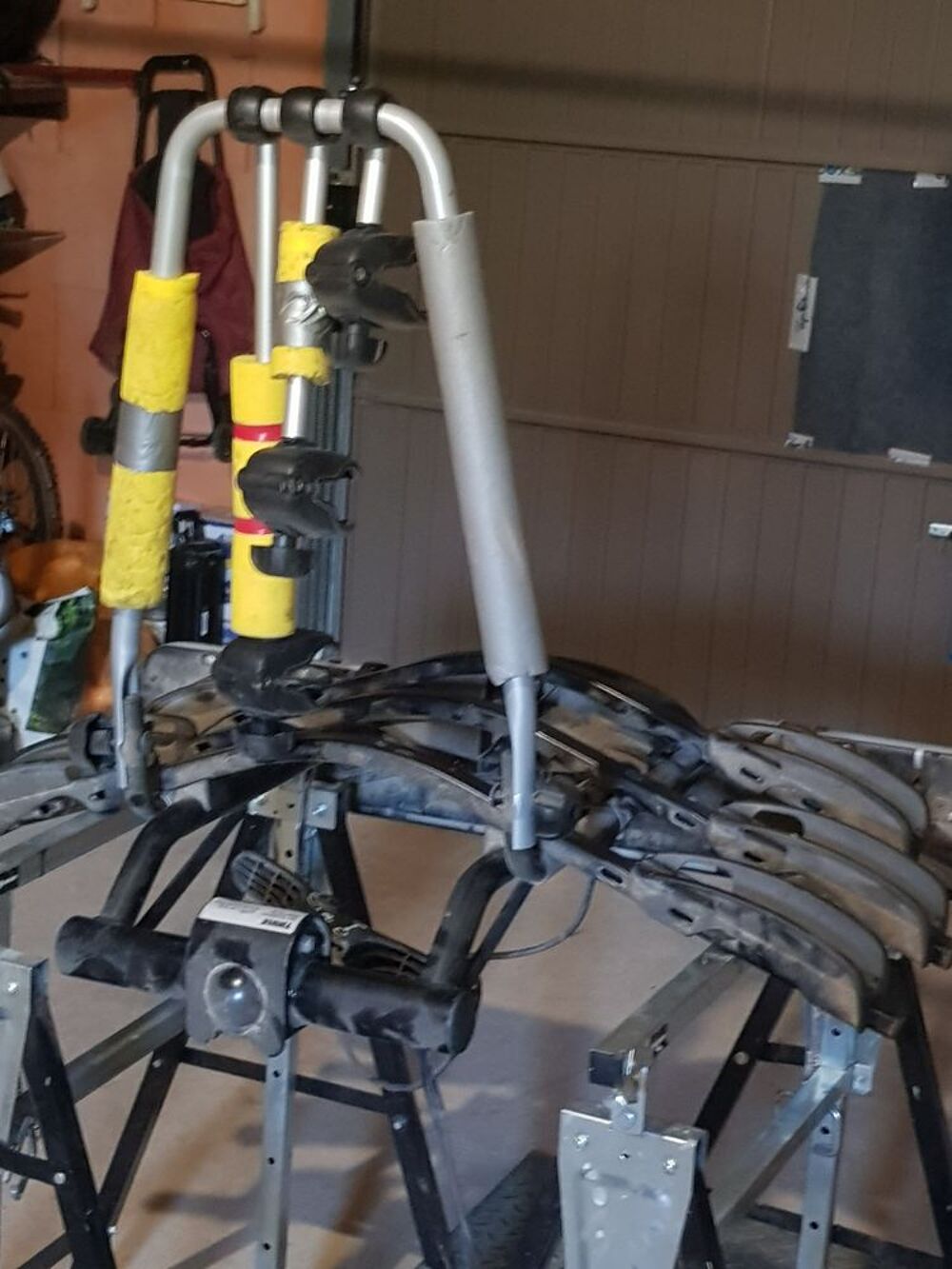 Porte-v&eacute;los m&eacute;tallique thule 3v&eacute;los basculant Vélos