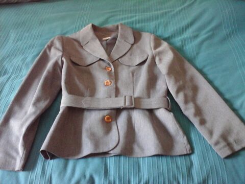 veste bleue cintre avec ceinture. 10 Menton (06)