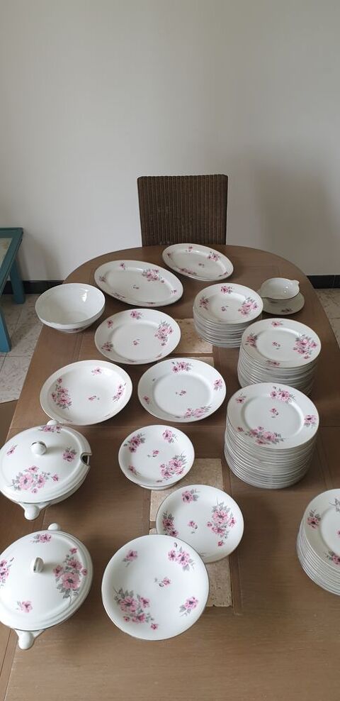 Important service de table - porcelaine Lucien Michelaud 130 Fleury-les-Aubrais (45)