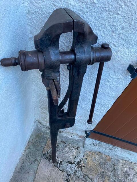 Etau lourd  de forgeron/ 50 kg/ 120 cm 120 Trets (13)