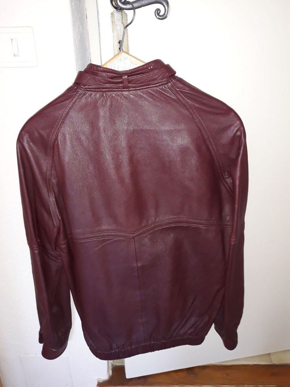 Blouson en cuir taille L Vêtements