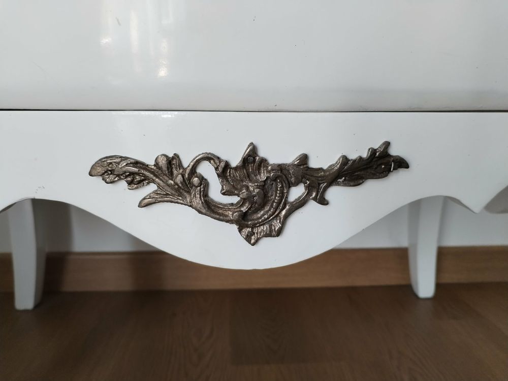 Vitrine baroque blanche et argent Meubles