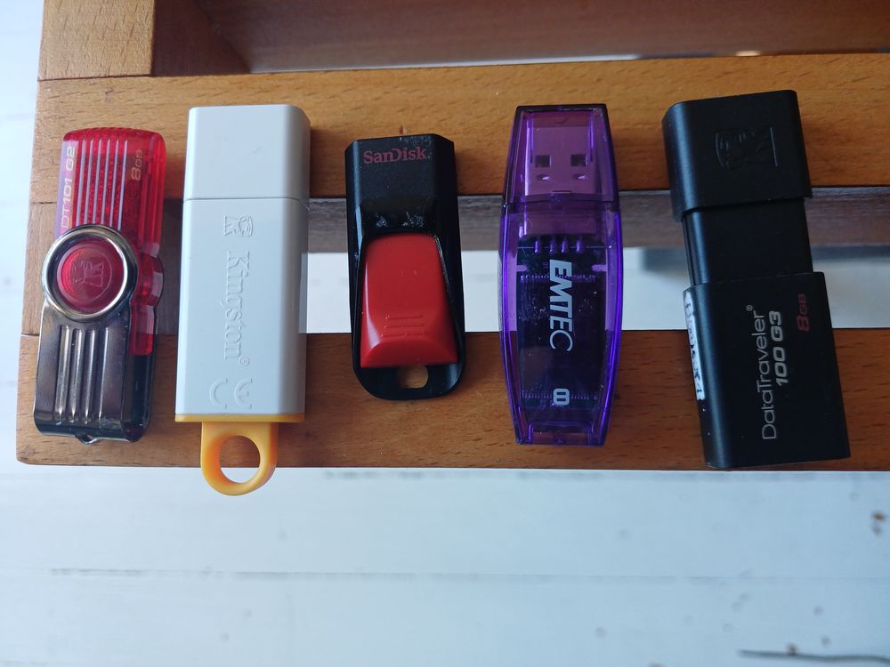 Lot 5 cl&eacute;s USB 8 Go Matériel informatique