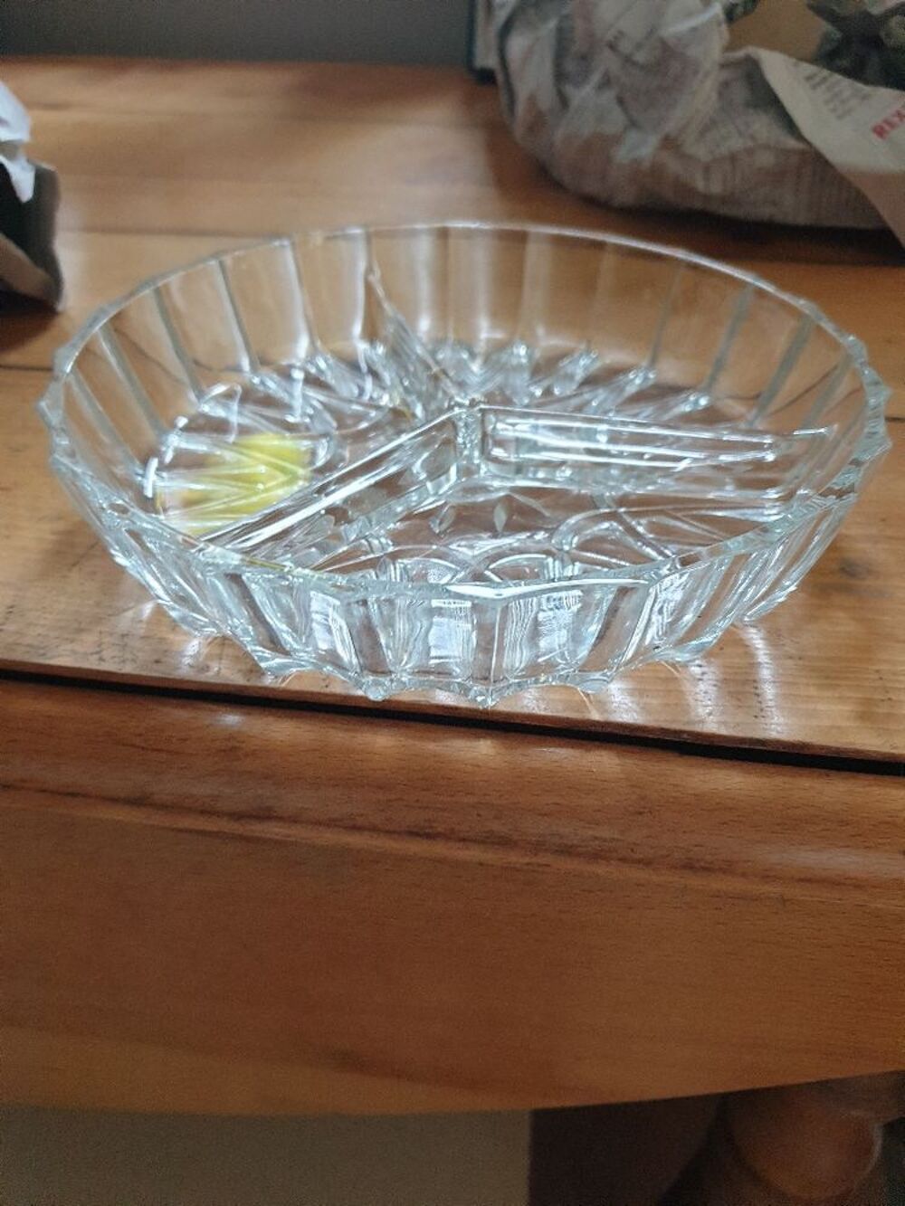 Coupelle en cristal partag&eacute;e en 3 pour ap&eacute;ritif... Electroménager