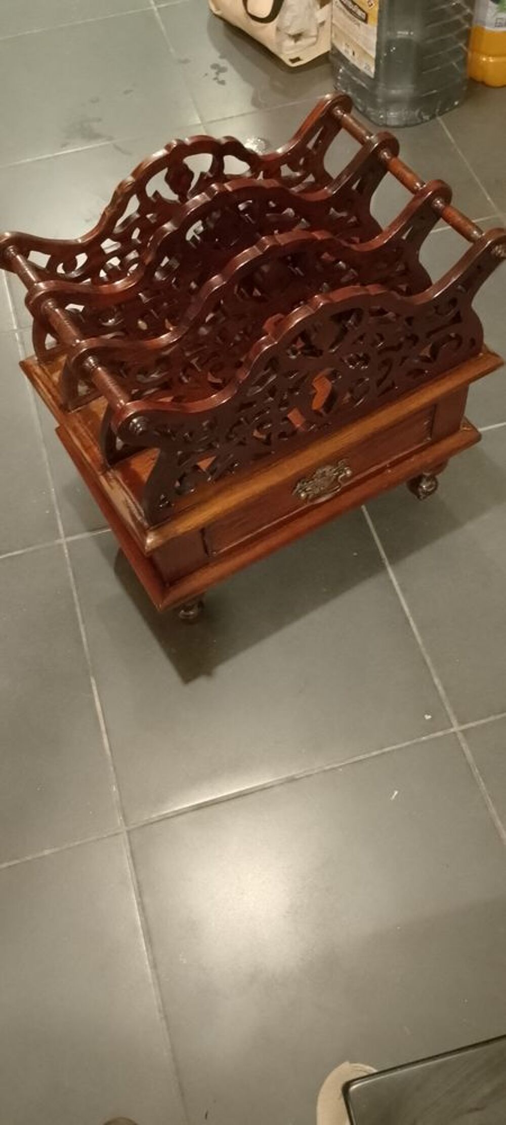 Ancien porte revues en bois RE-BAISSE DE PRIX Décoration