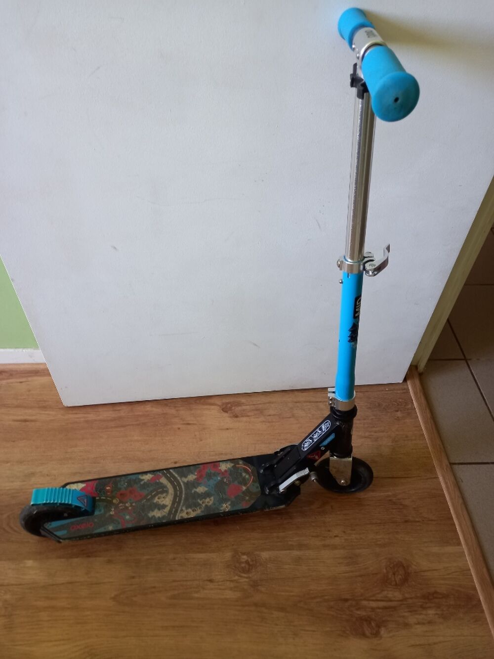 Trottinette bleue marque Oxelo Mid 1 taille 6 &agrave; 9 ans Jeux / jouets