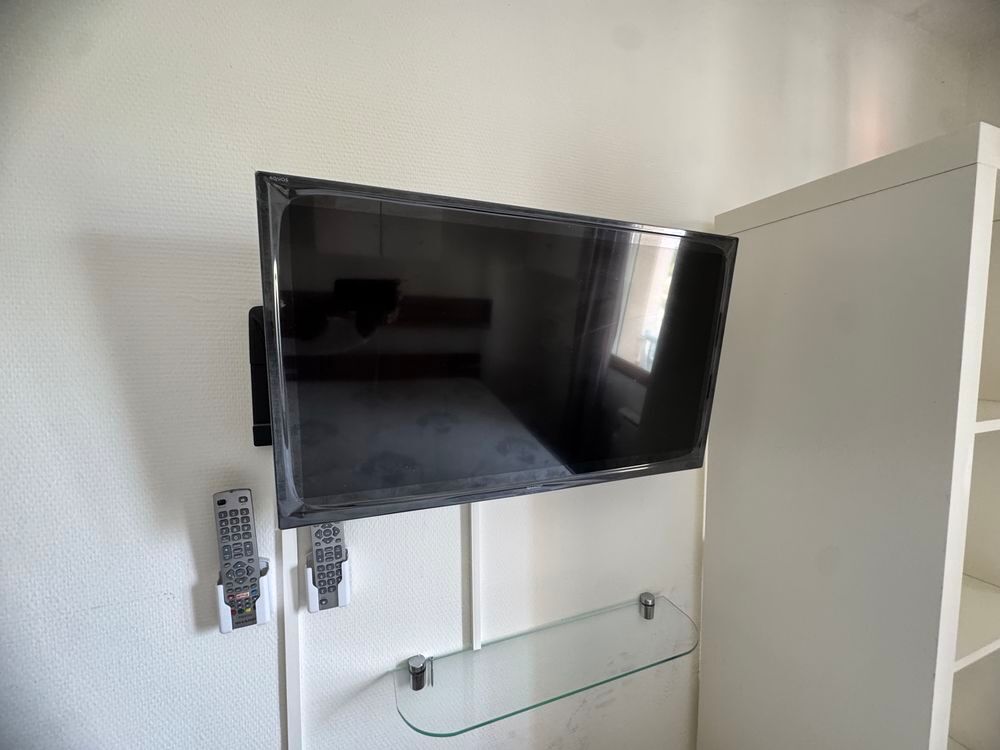 TV LG 112 cm Tr&egrave;s bon &eacute;tat avec support mural Photos/Video/TV