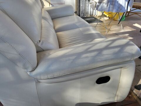 Beau canap inclinable 3 places en cuir 100 Groux-les-Bains (04)